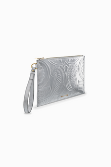 حقيبة Embossed Wristlet Sleeve