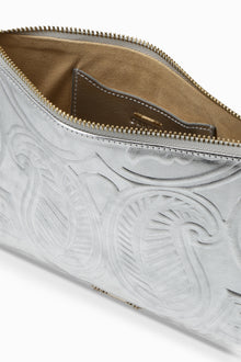 حقيبة Embossed Wristlet Sleeve