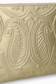 حقيبة Embossed Wristlet Sleeve