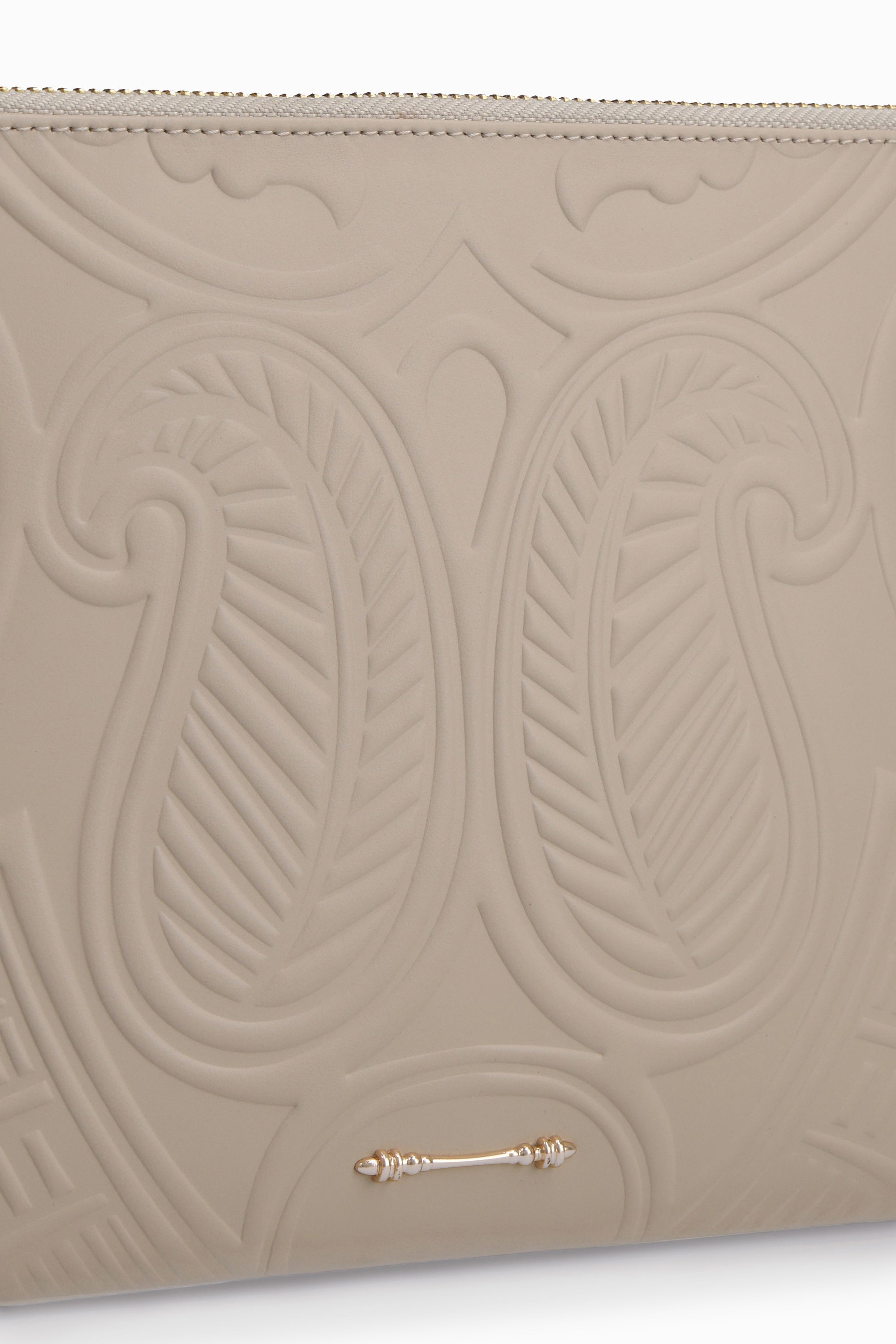 حقيبة Embossed Wristlet Sleeve