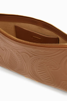 حقيبة Embossed Wristlet Sleeve