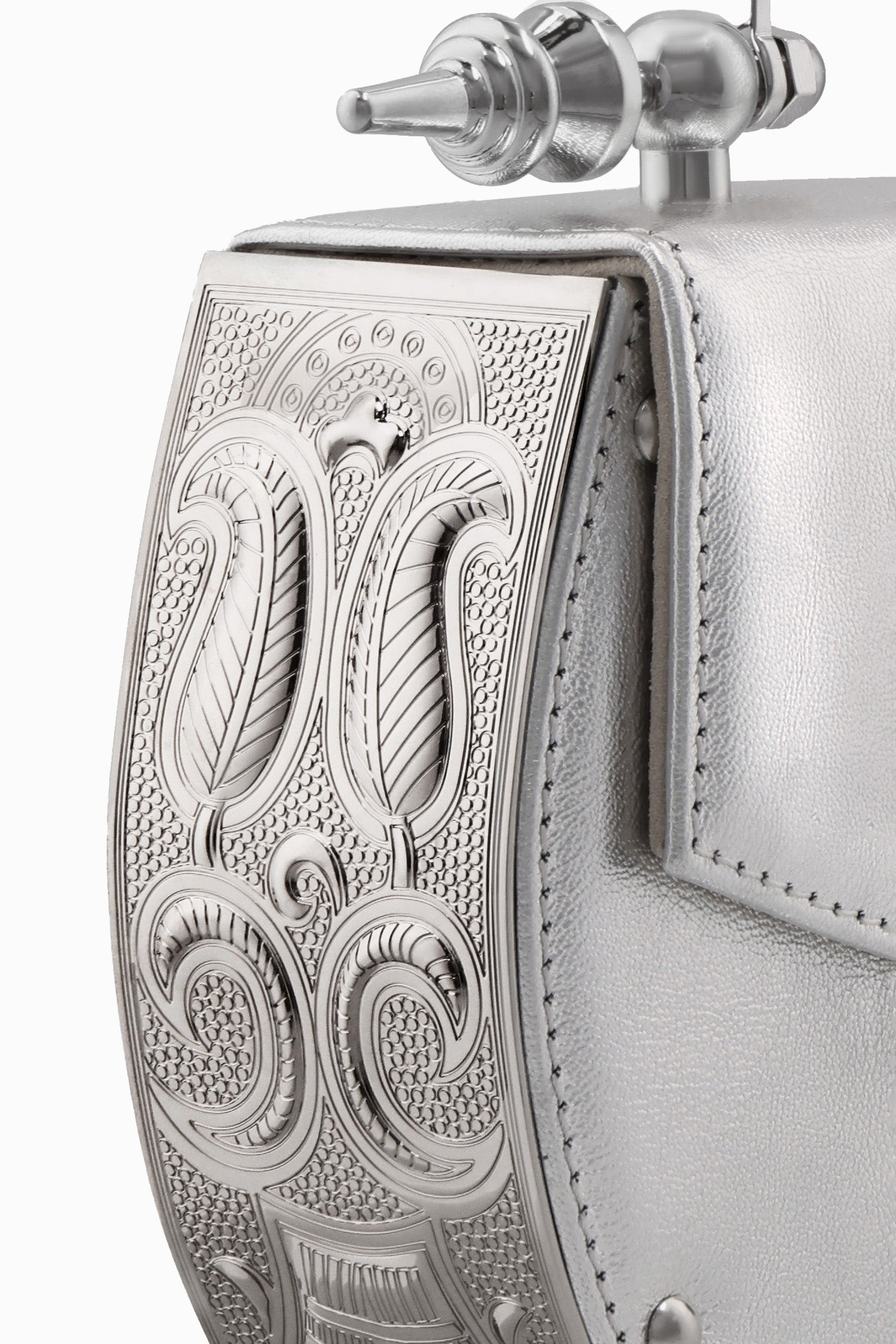 حقيبة Oak on Engraved Brass