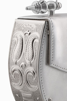 حقيبة Oak on Engraved Brass