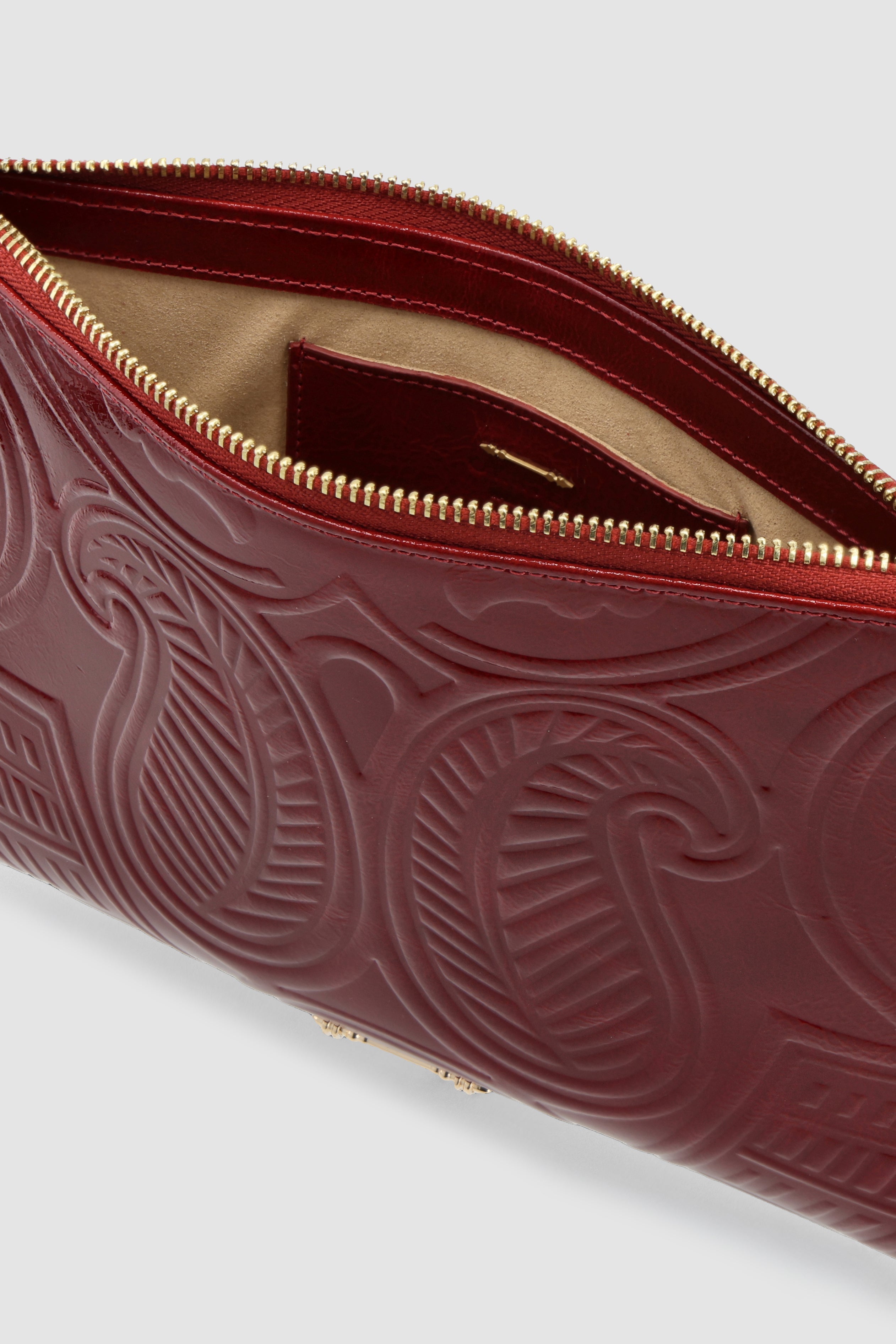 Embossed Wrislet Sleeve