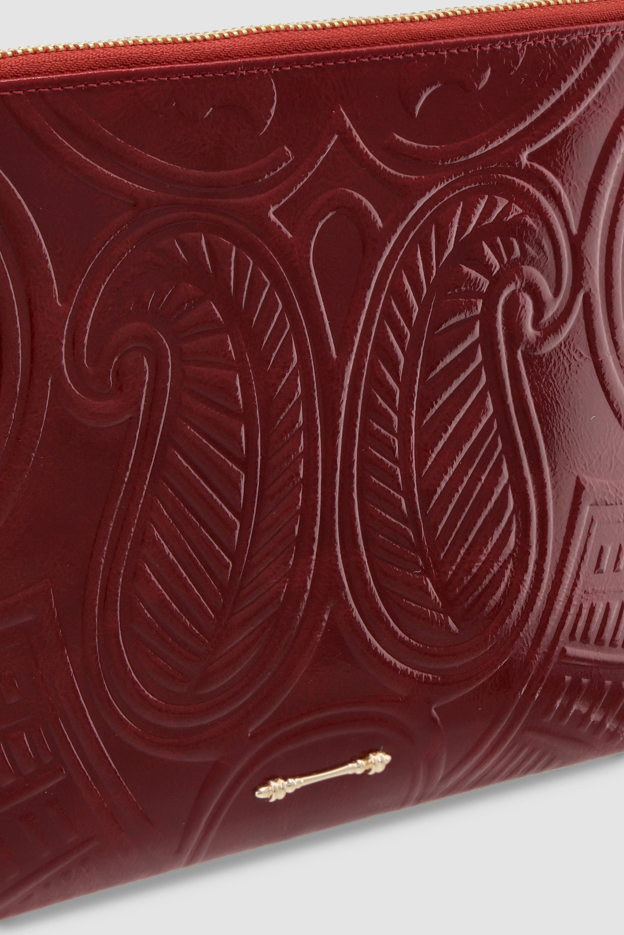 Embossed Wrislet Sleeve