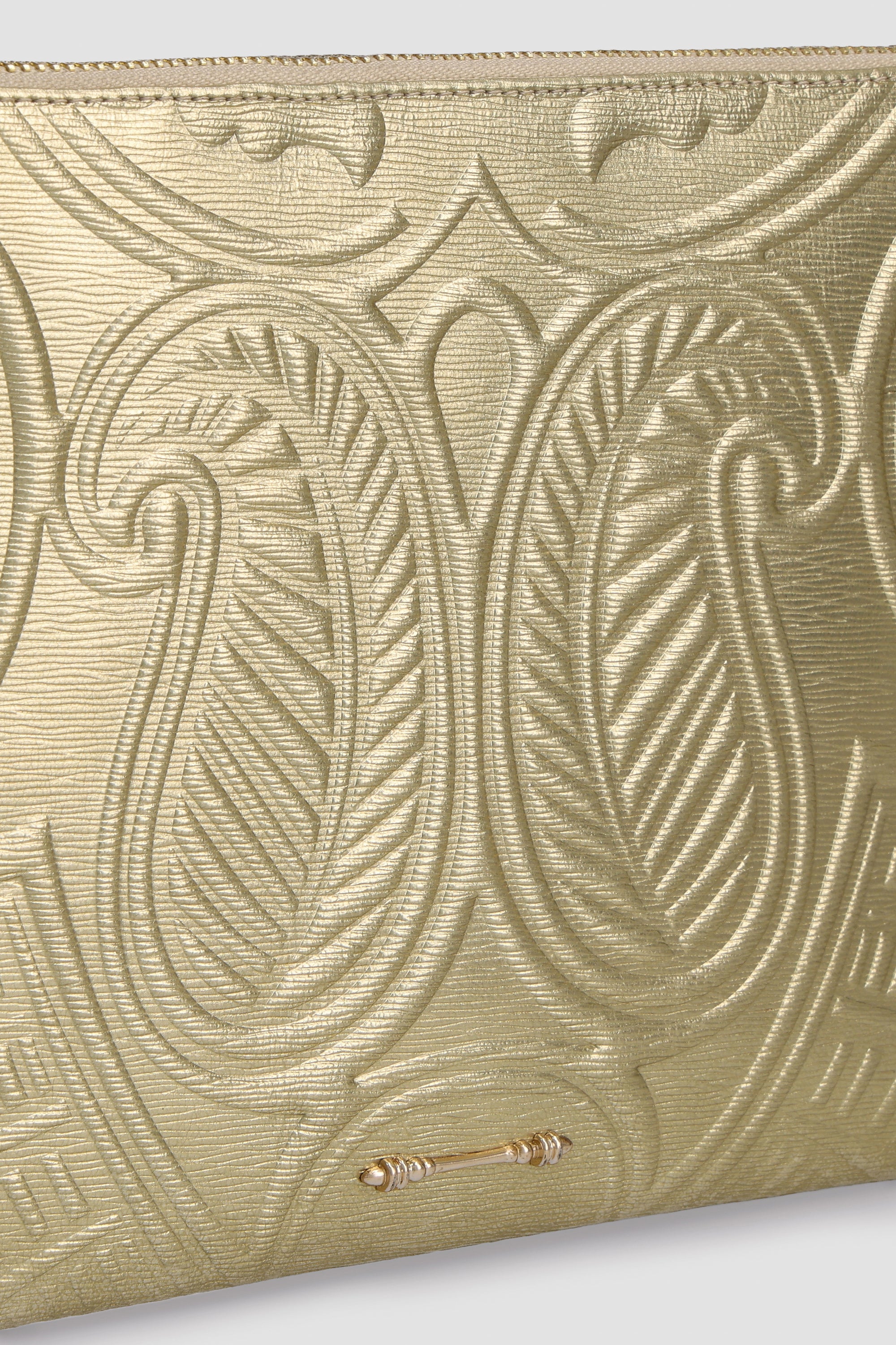 Embossed Wrislet Sleeve