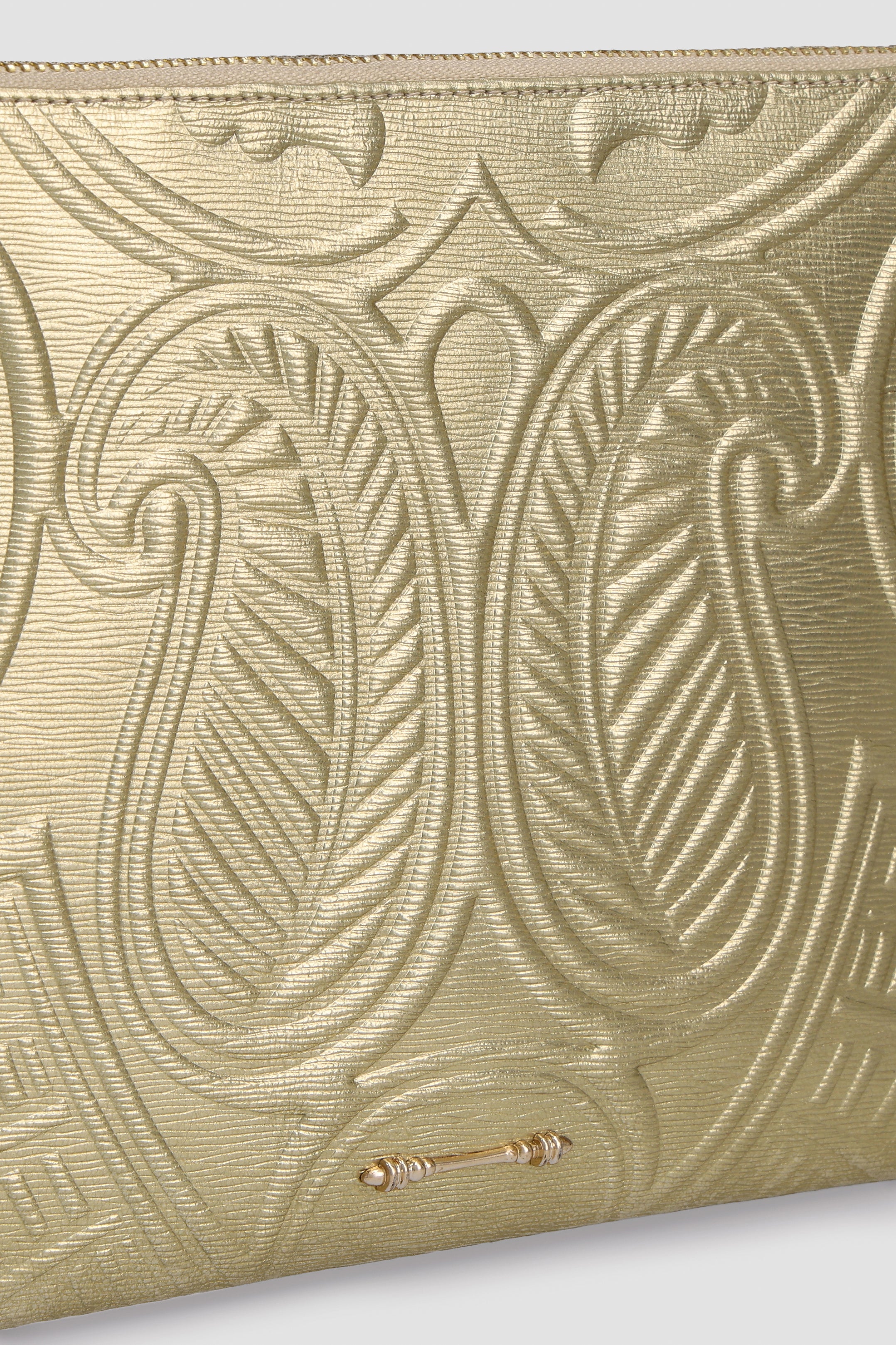 Embossed Wrislet Sleeve