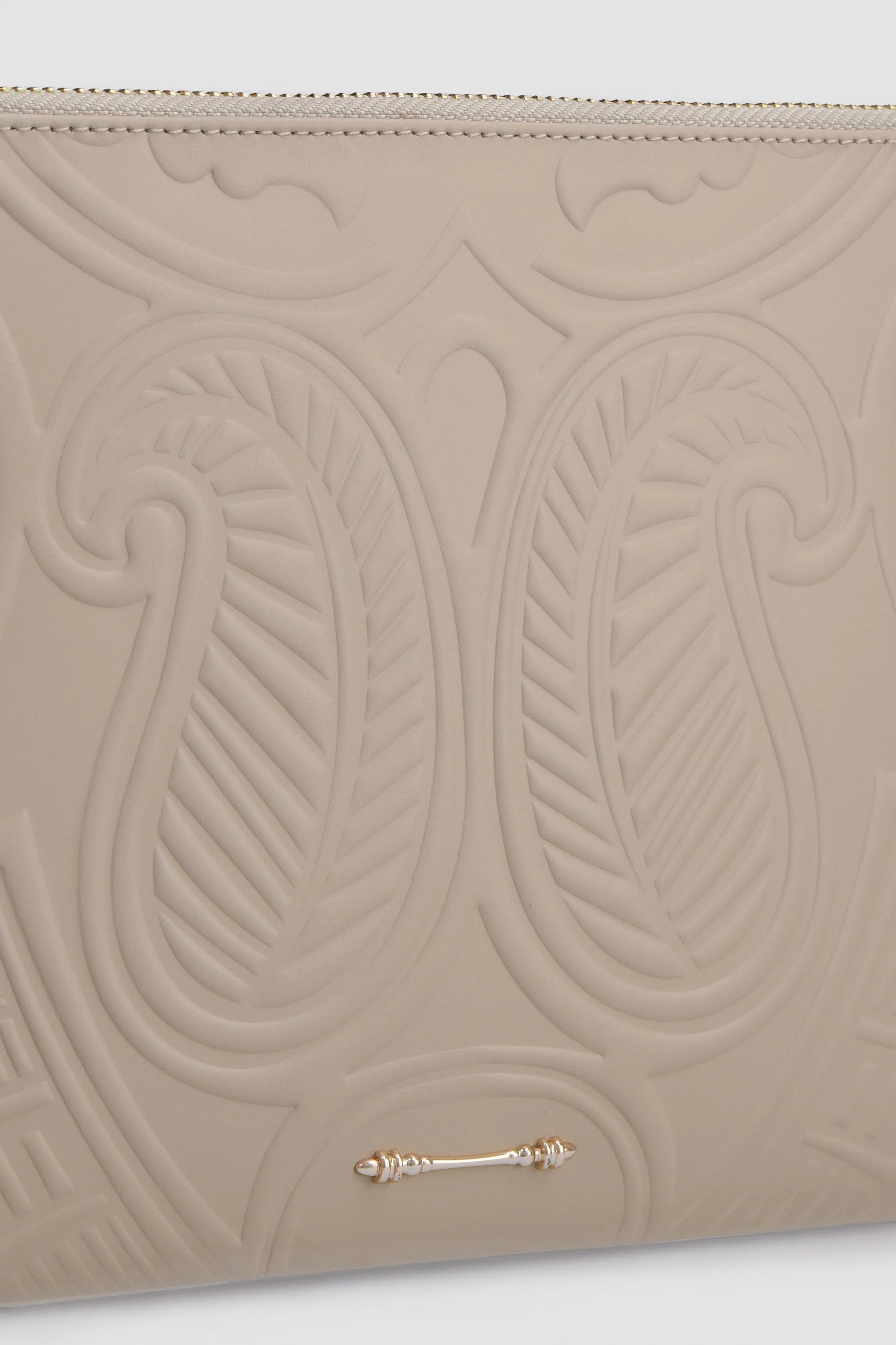 Embossed Wrislet Sleeve