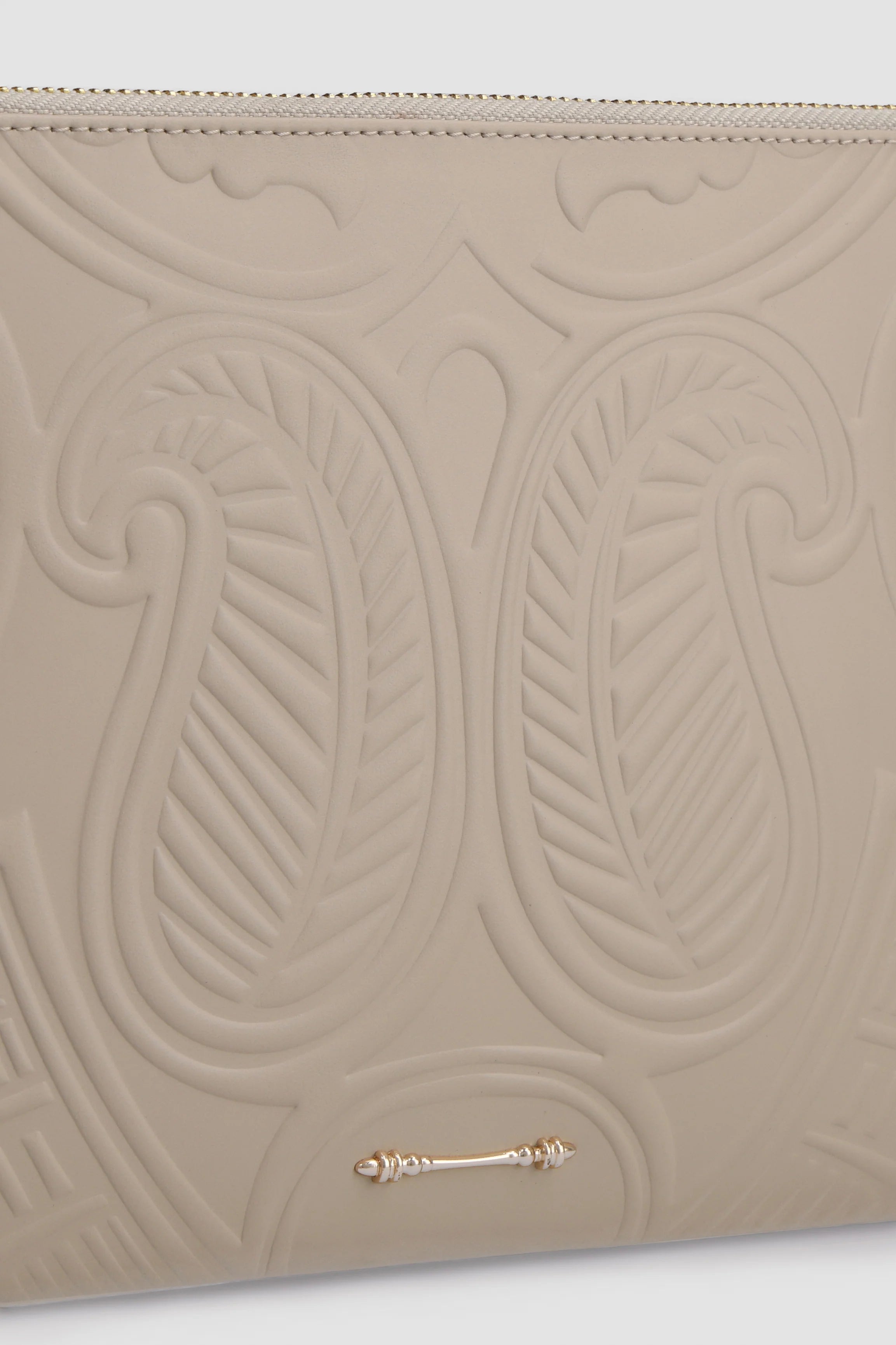 Embossed Wrislet Sleeve