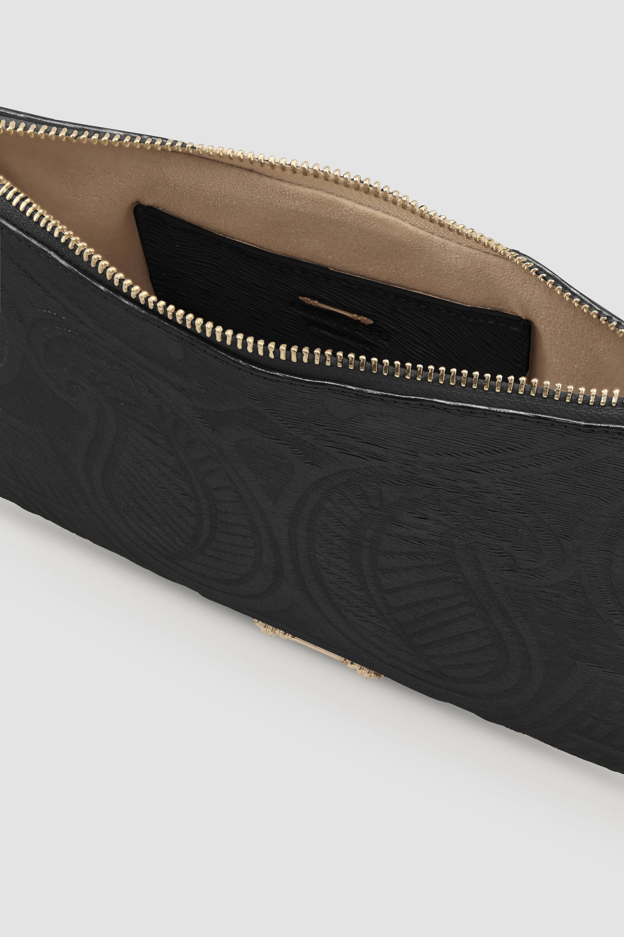 Embossed Wrislet Sleeve